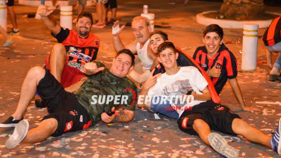 El plantel y sus hinchas festejaron en la Catedral.
