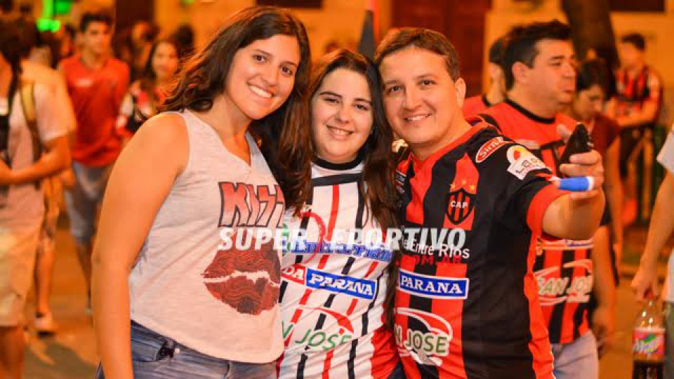 El plantel y sus hinchas festejaron en la Catedral.