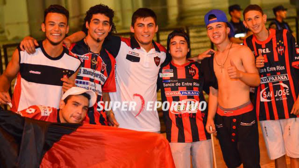El plantel y sus hinchas festejaron en la Catedral.