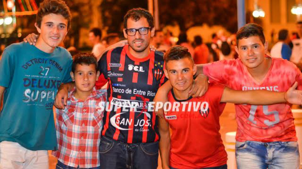 El plantel y sus hinchas festejaron en la Catedral.