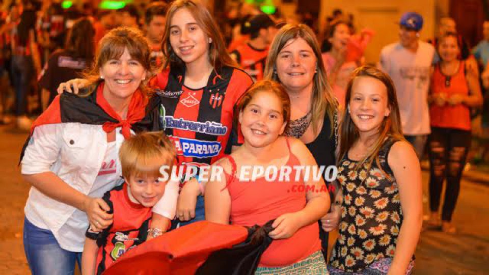 El plantel y sus hinchas festejaron en la Catedral.