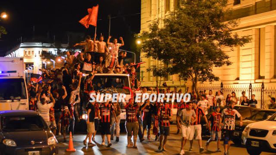 El plantel y sus hinchas festejaron en la Catedral.