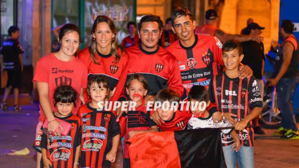 El plantel y sus hinchas festejaron en la Catedral.