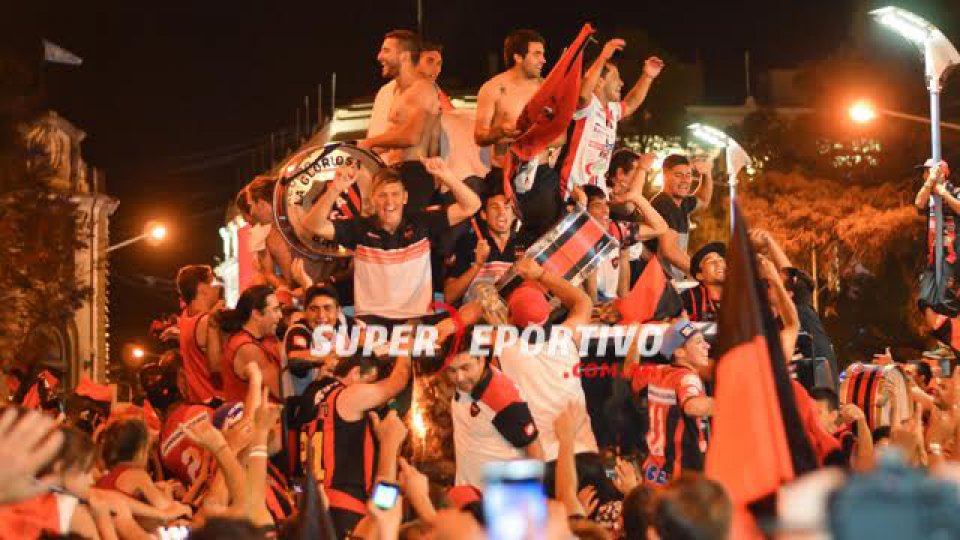El plantel y sus hinchas festejaron en la Catedral.