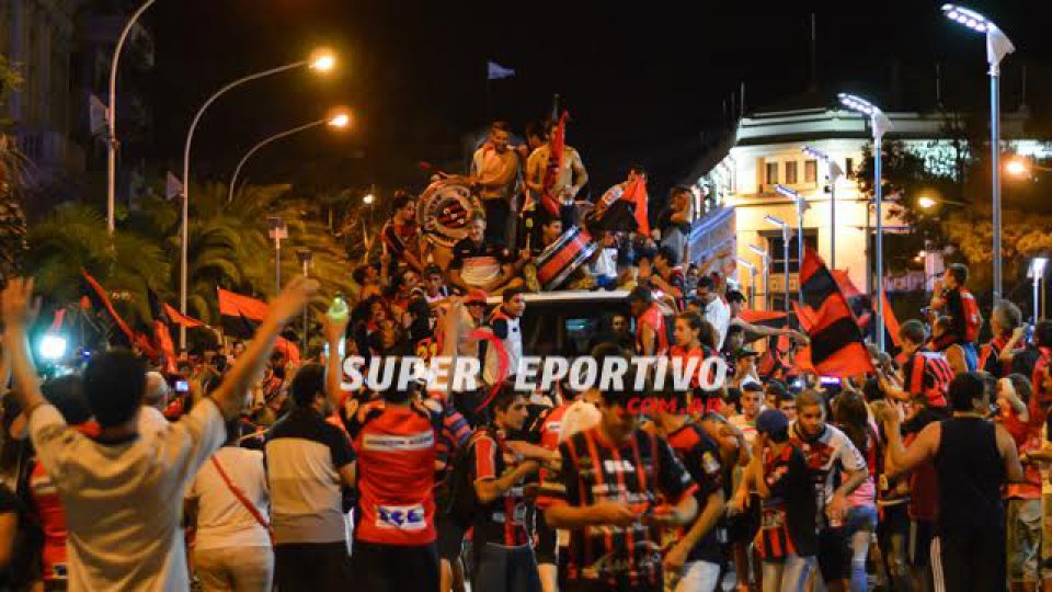 El plantel y sus hinchas festejaron en la Catedral.