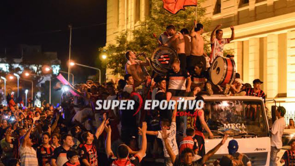 El plantel y sus hinchas festejaron en la Catedral.