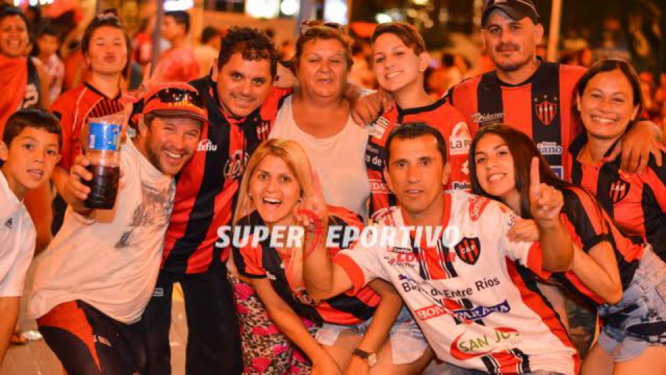El plantel y sus hinchas festejaron en la Catedral.