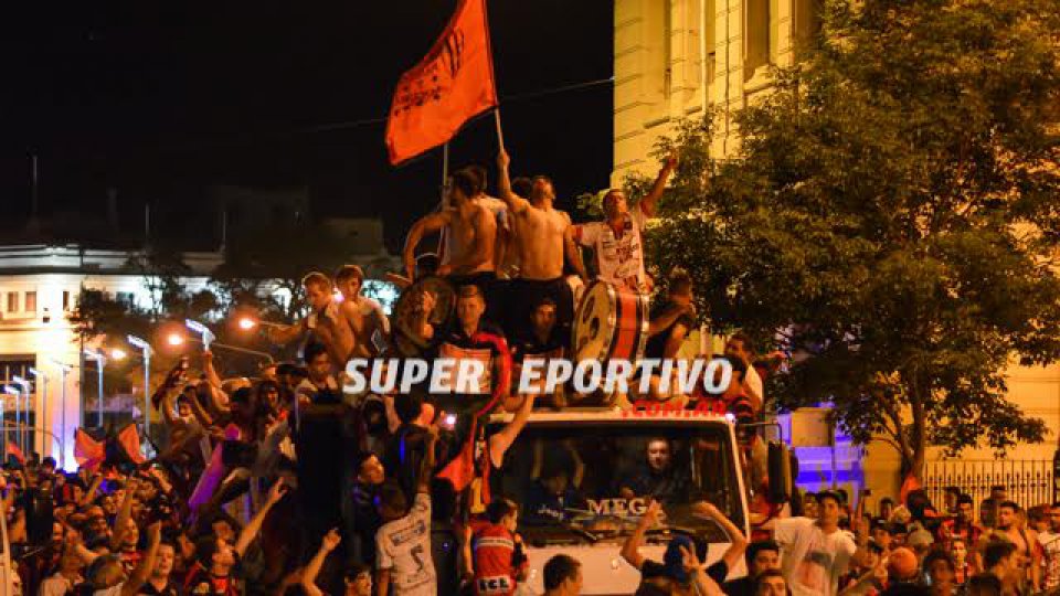 El plantel y sus hinchas festejaron en la Catedral.