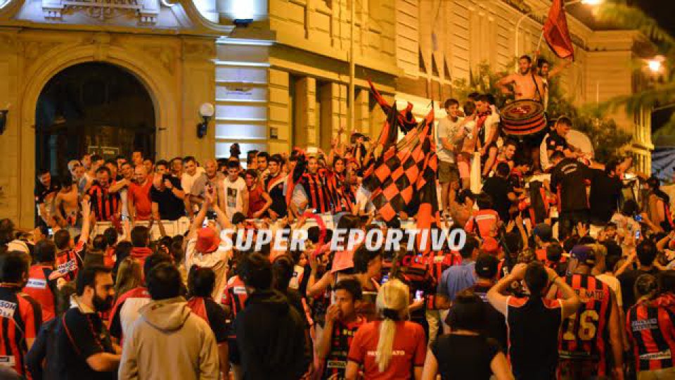 El plantel y sus hinchas festejaron en la Catedral.