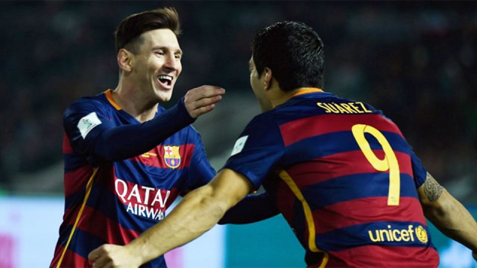 Messi y Suárez marcaron los goles del Barcelona ante River.