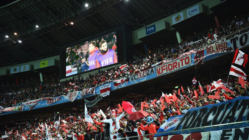 Más de 20 mil hinchas argentinos alentaron en Japón al Millonario.