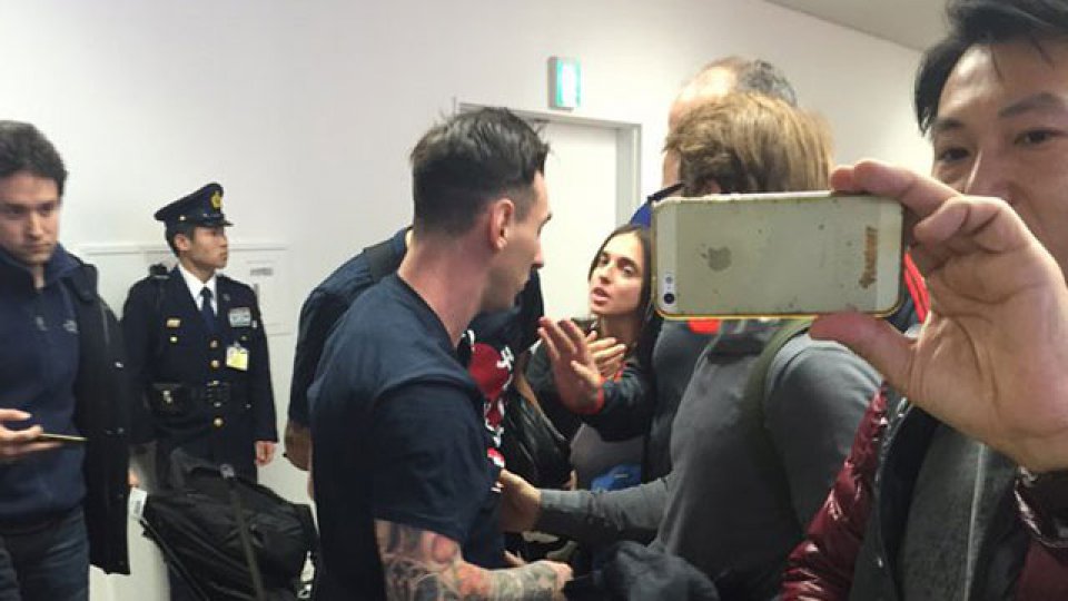 Hinchas de River escupieron e insultaron a Messi.