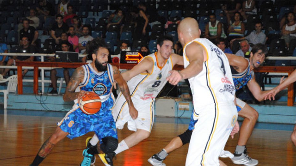 Echagüe logró una cómoda victoria ante Comunicaciones.