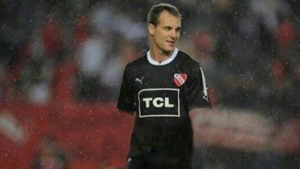 os afiches de Racing gastando a Independiente luego de la victoria en La Feliz.