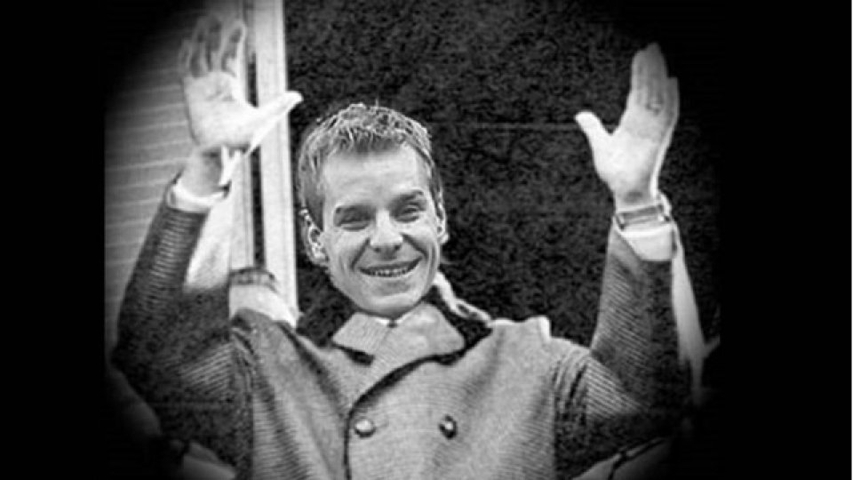 os afiches de Racing gastando a Independiente luego de la victoria en La Feliz.