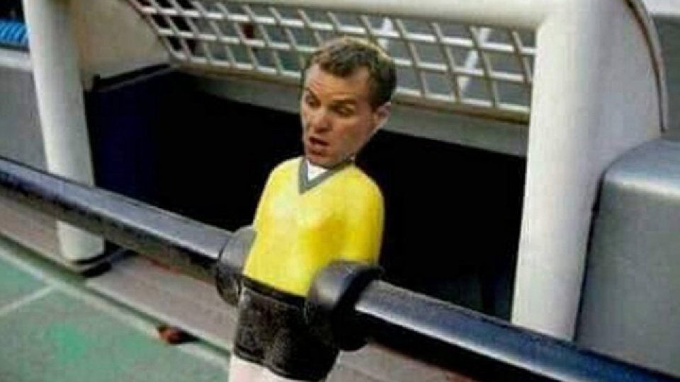 os afiches de Racing gastando a Independiente luego de la victoria en La Feliz.