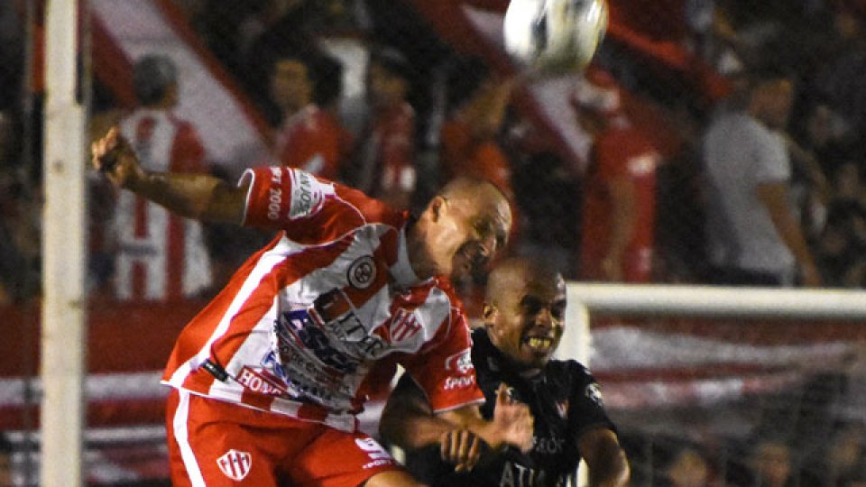 Noir le dio la victoria a Atlético Paraná.