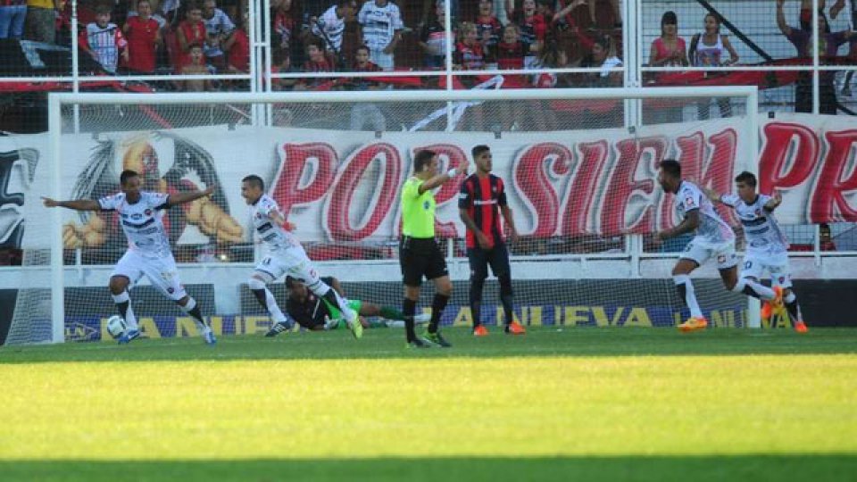 Telechea marcó el primer gol Santo en Primera.