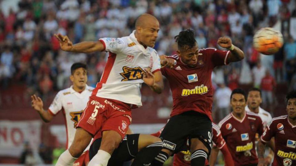 Huracán buscará defender su ventaja ante Caracas FC.
