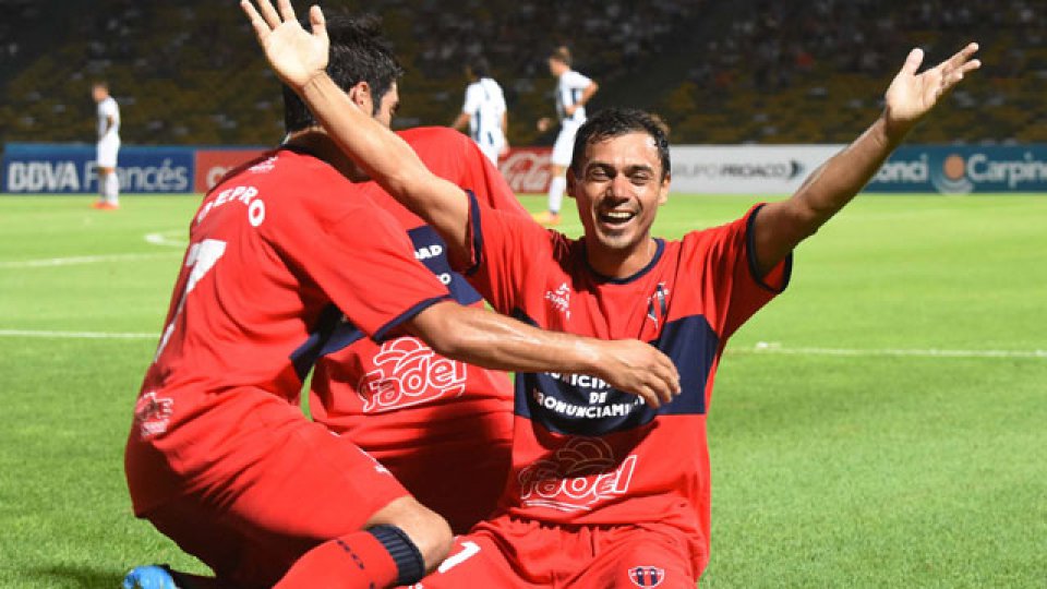 Defensores de Pronunciamiento cayó ante Talleres.