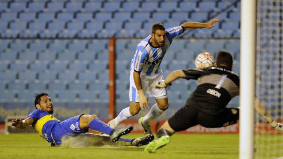 Boca y Racing igualaron sin goles en La Bombonera.