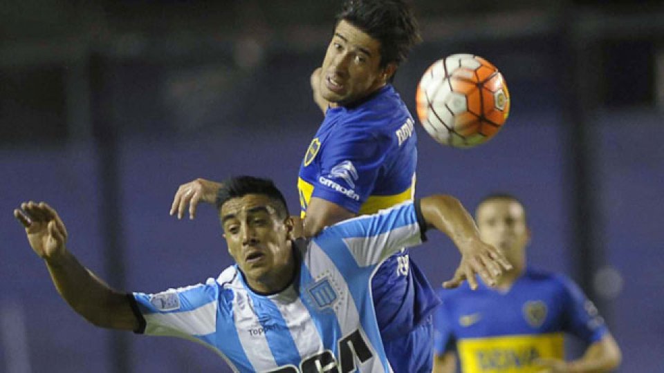 Boca y Racing igualaron sin goles en La Bombonera.
