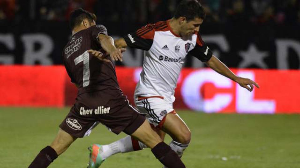 Lanús tendrá una dura prueba frente a Newell`s para conservar la punta.