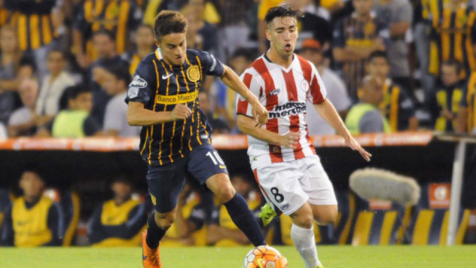 Central goleó a River de Uruguay y da pelea en su grupo.