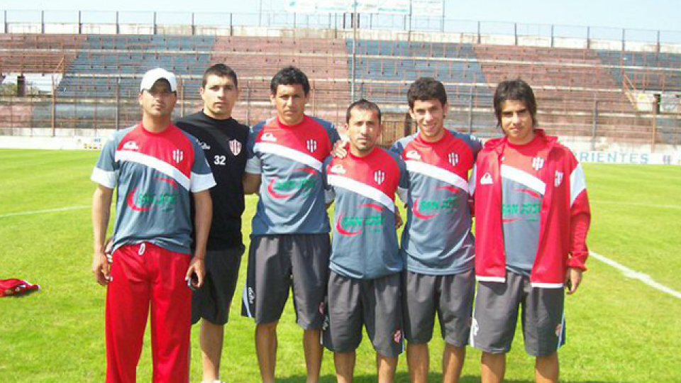 Plantel de Atlético Paraná visitando a Mandiyú ( Argentino B-Temp.2010/11)