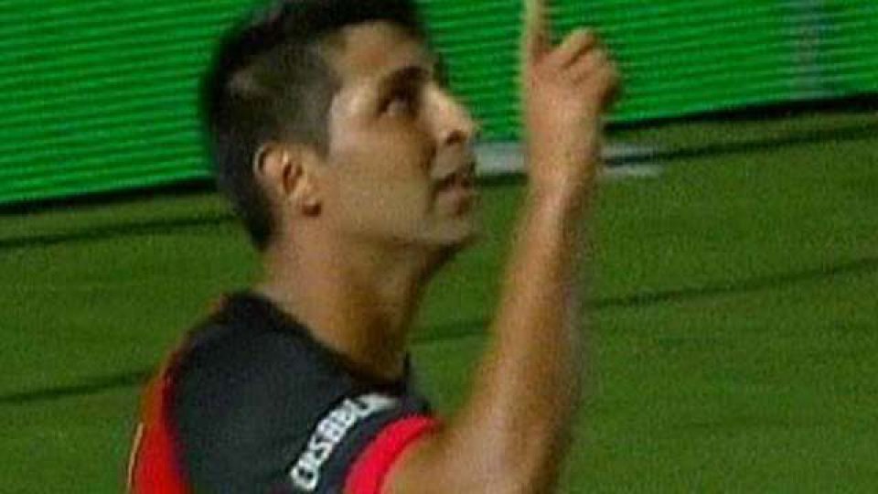 Alan Ruiz anotó un gran gol para emparejar el marcador.