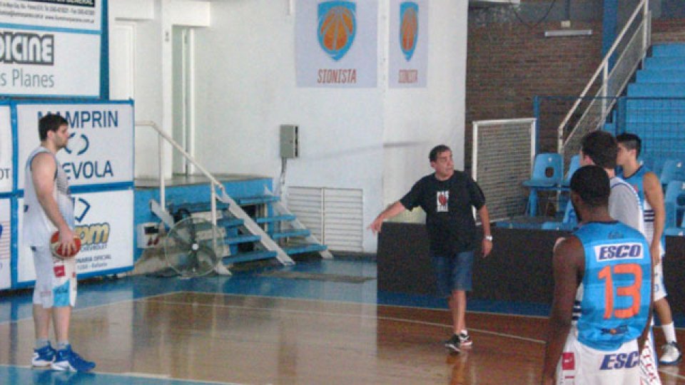 Volcan Sánchez realizó su primer entrenamiento con el plantel.