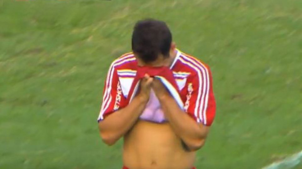 Mora falló un penal que pudo poner en ventaja a River.