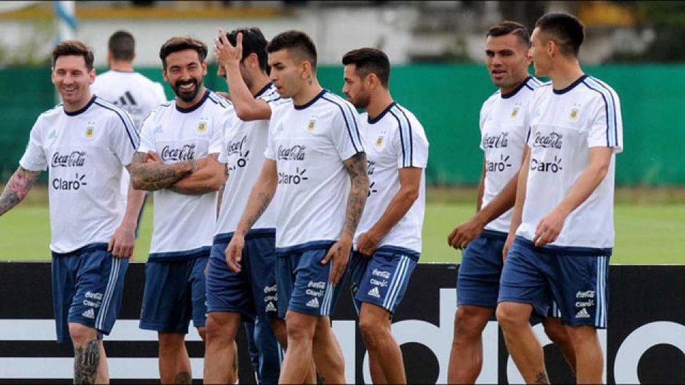 La Selección Argentina cumplió con el primer entrenamiento.