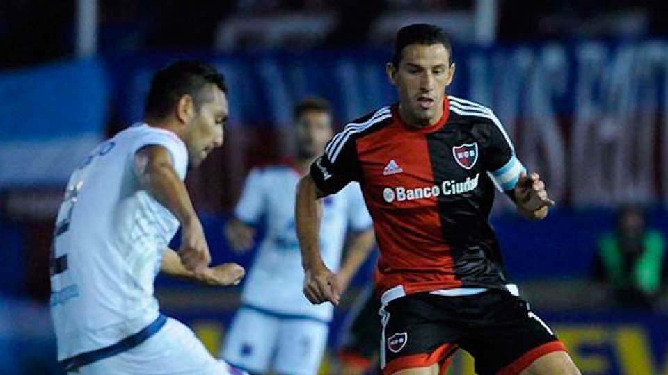 Newells remontó tres goles y empató con Tigre.