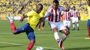 Ecuador empató sobre la hora frente a Paraguay y se mantiene en lo más alto