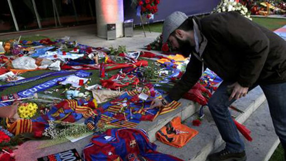 La despedida de los hinchas a Cruyff.