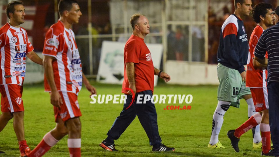 El Rojiblanco sigue sin poder ganar en el Pedro Mutio.