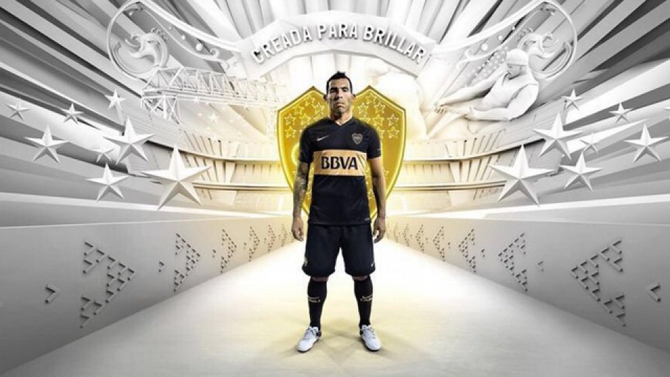 Carlitos Tevez fue la figura legida para presentar la nueva camiseta.