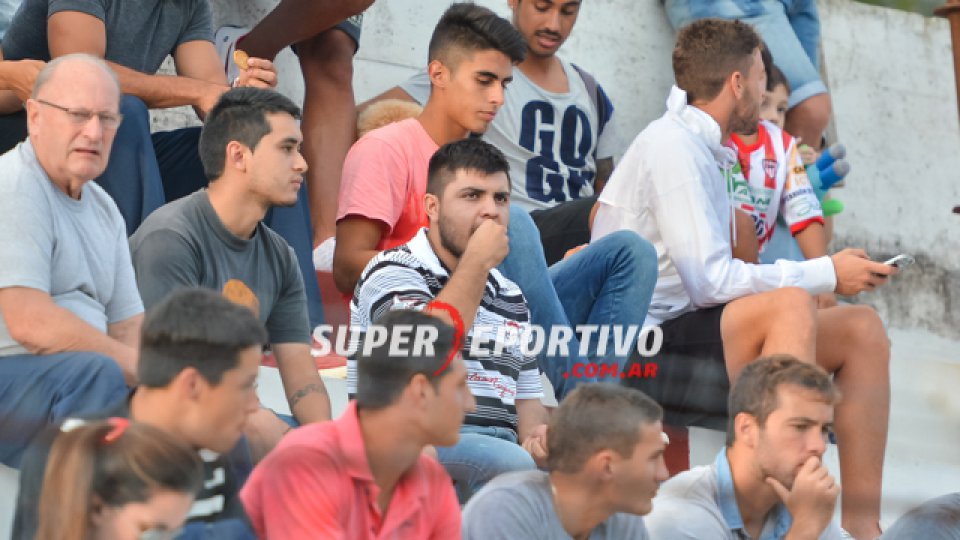 Los hinchas del Gato coparon el Pedro Mutio para acompañar al equipo.