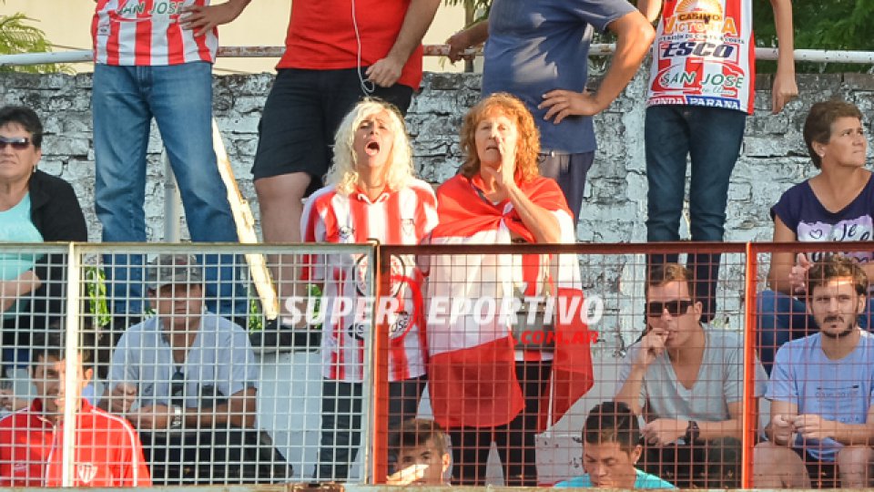 Los hinchas del Gato coparon el Pedro Mutio para acompañar al equipo.