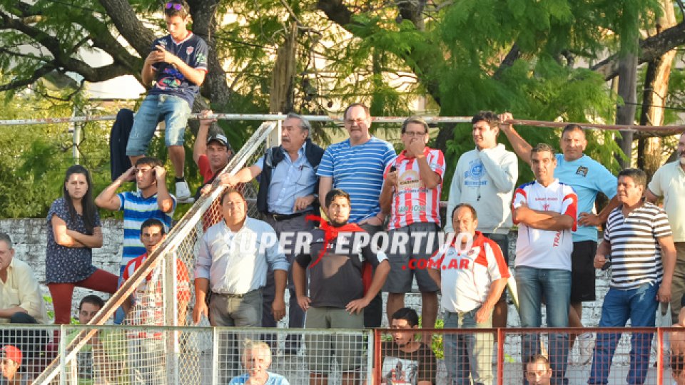 Los hinchas del Gato coparon el Pedro Mutio para acompañar al equipo.