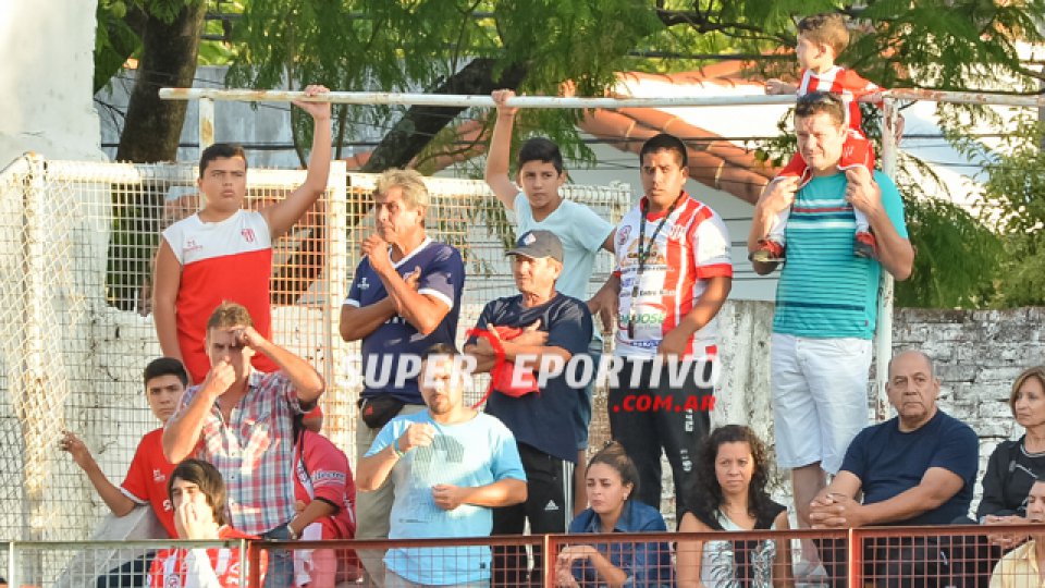 Los hinchas del Gato coparon el Pedro Mutio para acompañar al equipo.