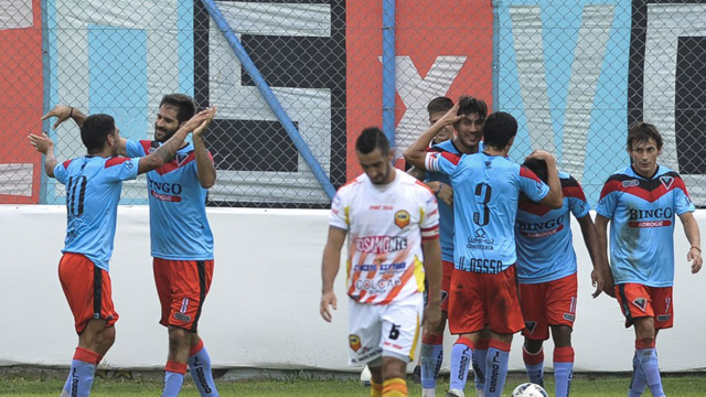 El Tricolor y el Coelctivero brindaron un espectáculo lleno de goles.