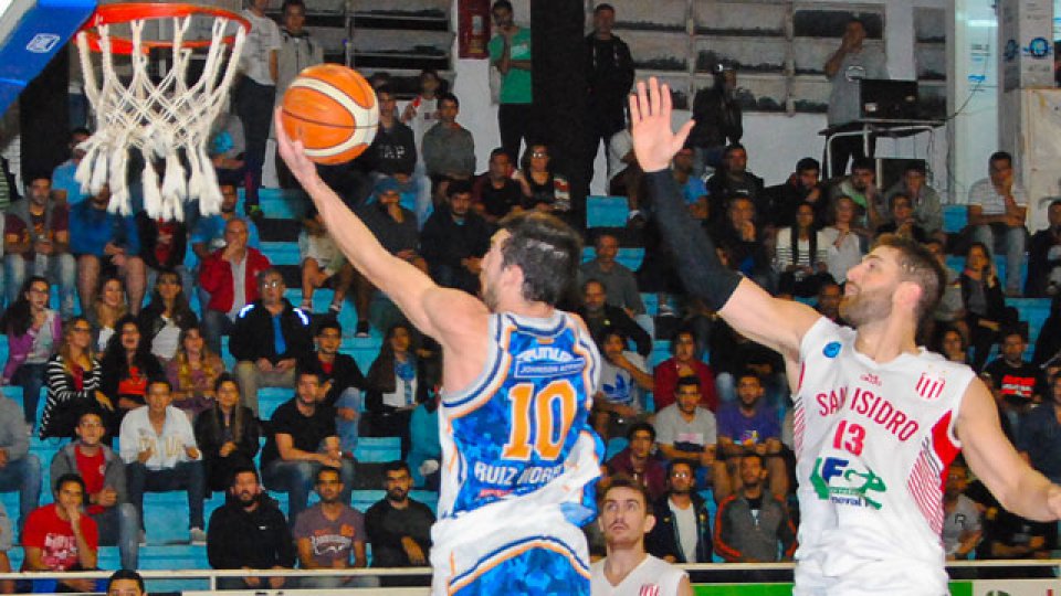 Echagüe se quedó con el tercer punto de la serie ante San Isidro.