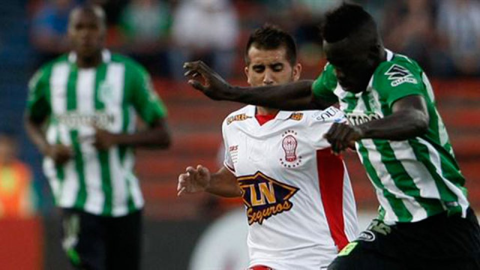 Hurac&aacute;n empat&oacute; en Colombia y est&aacute; en octavos de final.