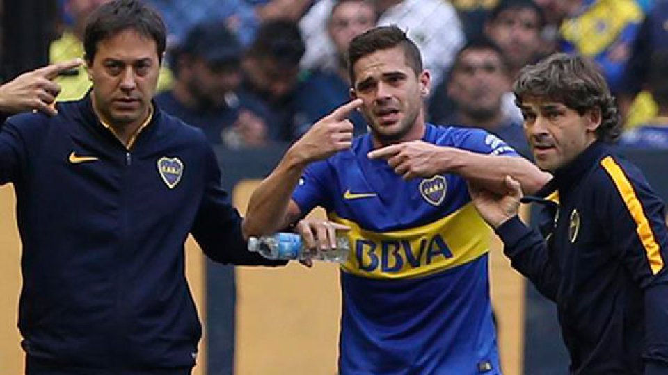 Boca busca otros nombres para suplir a Gago.