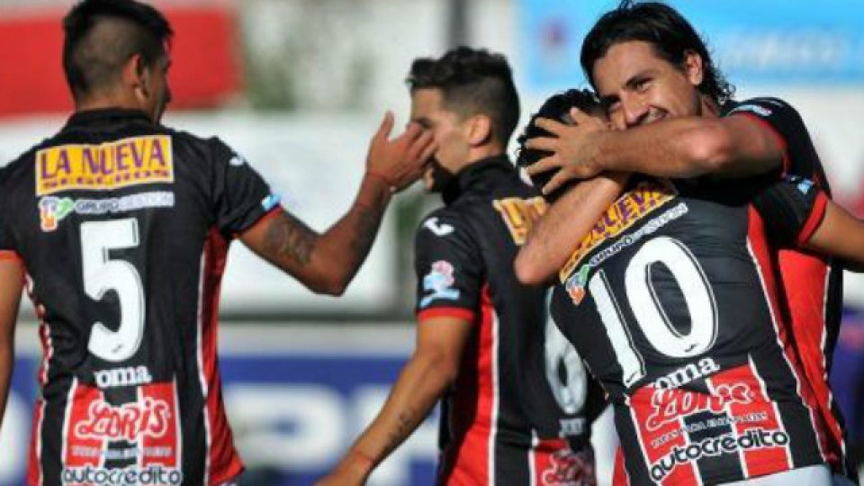 el Funebrero lo dio vuelta ante el León de Gualeguaychú y sigue dando pelea.