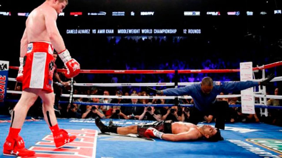 Espectacular nocaut de Canelo Alvarez ante Khan.