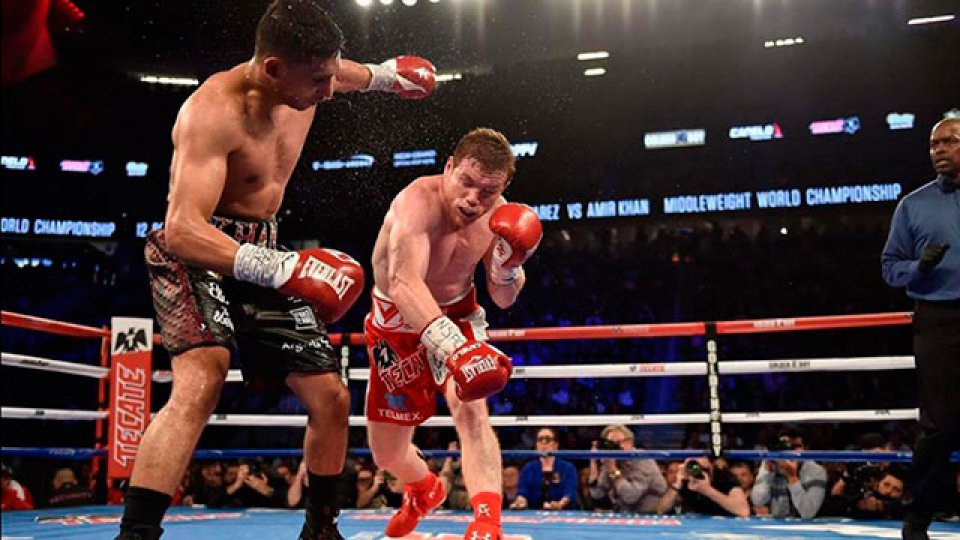 Espectacular nocaut de Canelo Alvarez ante Khan.