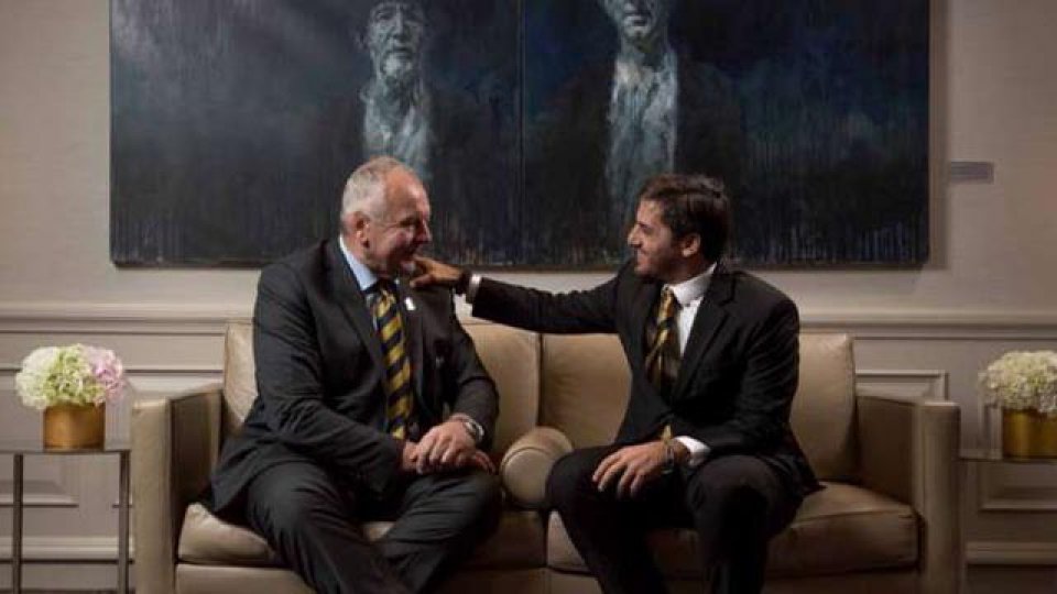 Pichot, primer argentino elegido Vicepresidente del WR, junto a Bill Beaumont.